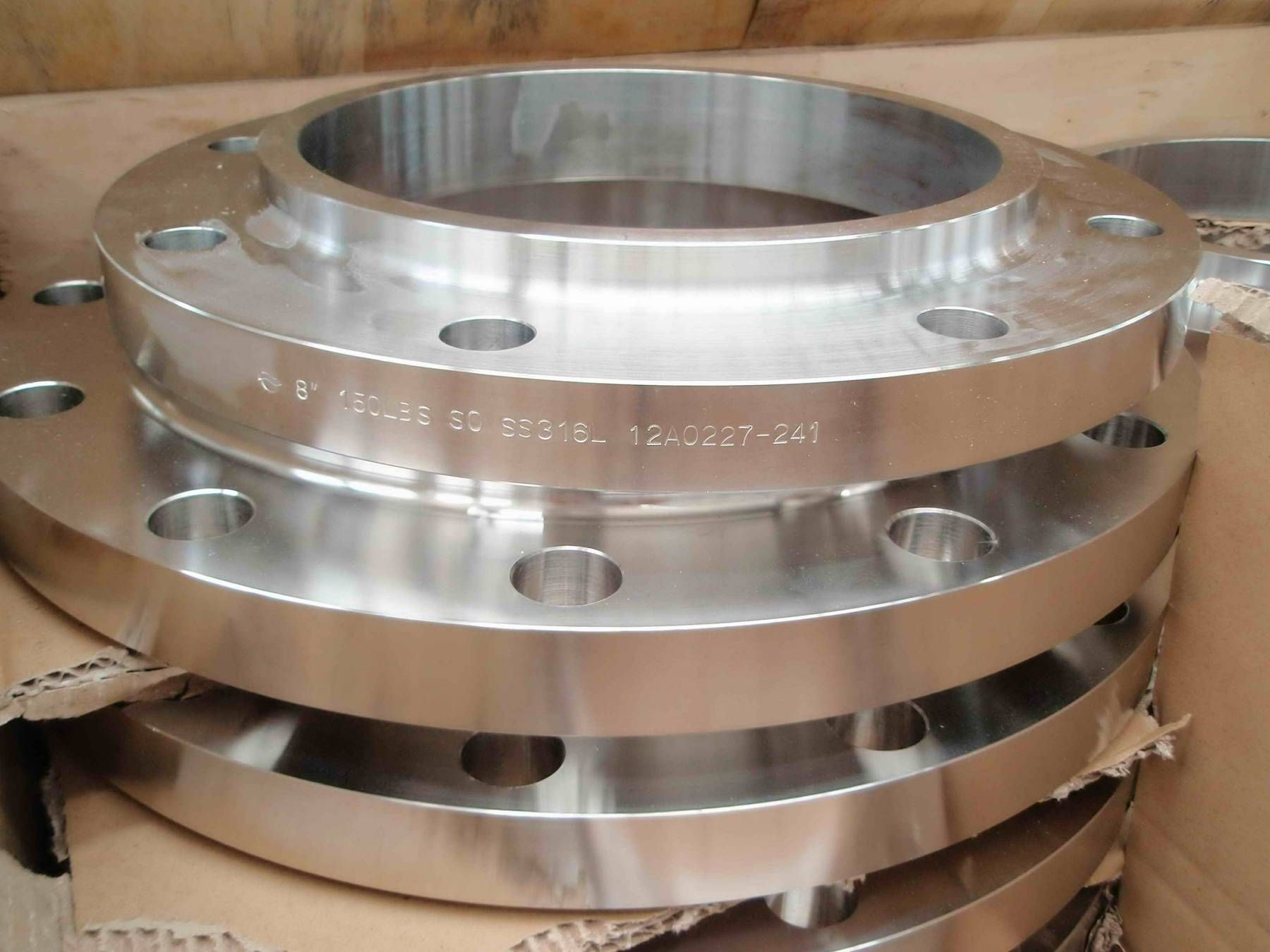 The unit weight list for Eathu EN 1092-1 forged flange