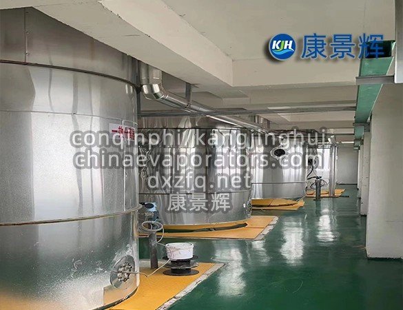 Four-effect evaporator for scaling liquids