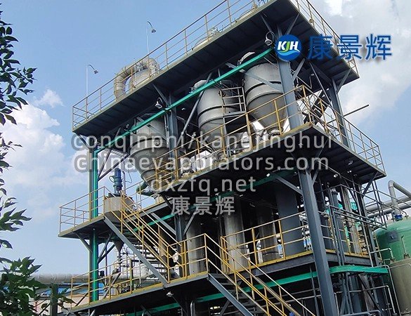 Low residence time falling film evaporator
