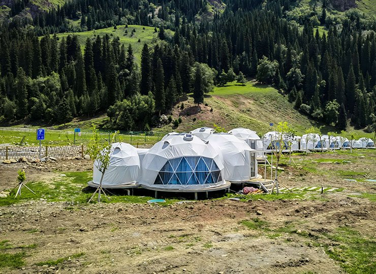 キャンプ場ドームテント