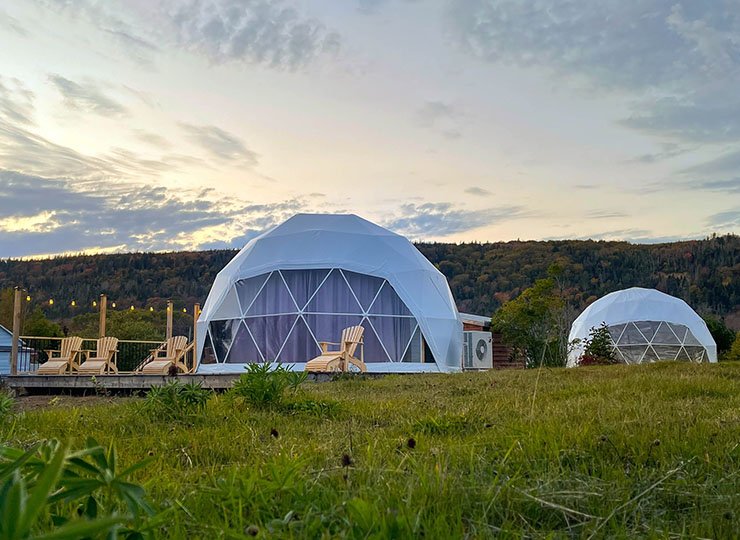 キャンプ場のドームテント