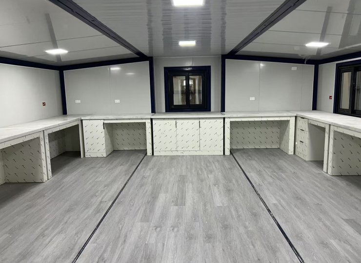 Hurricane-resistant container houses