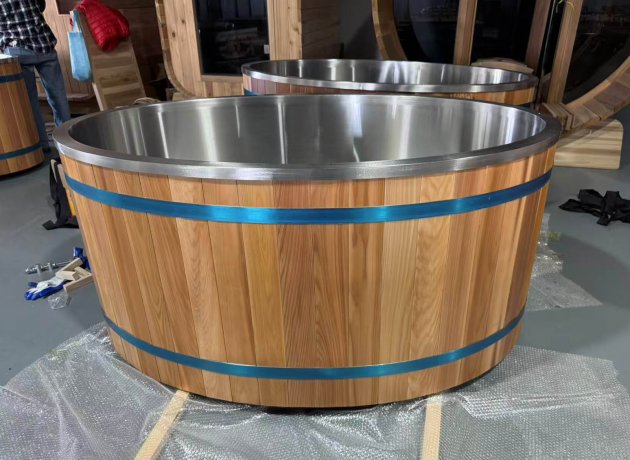 316L stainless steel ice bath tub with Canadian red cedar