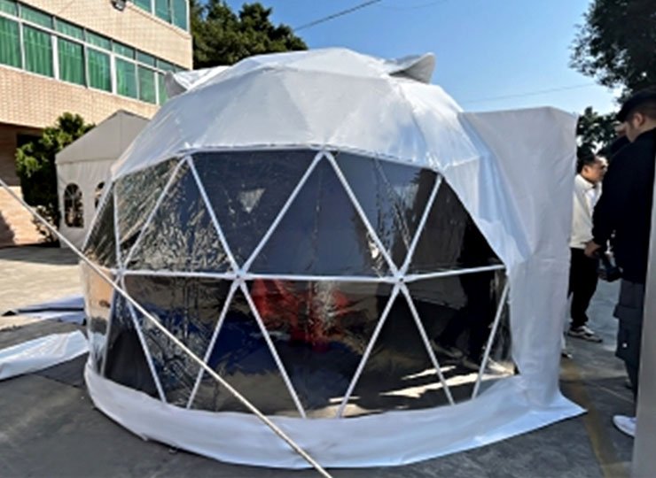 Comfortable dome tent