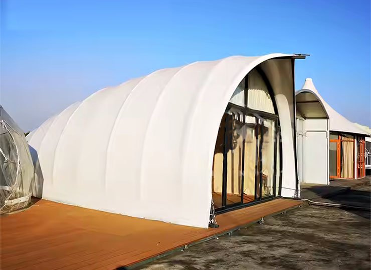 Luxurious shell-shaped tent