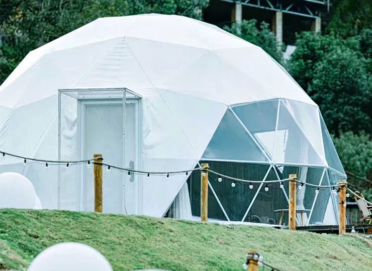Luxurious dome tent