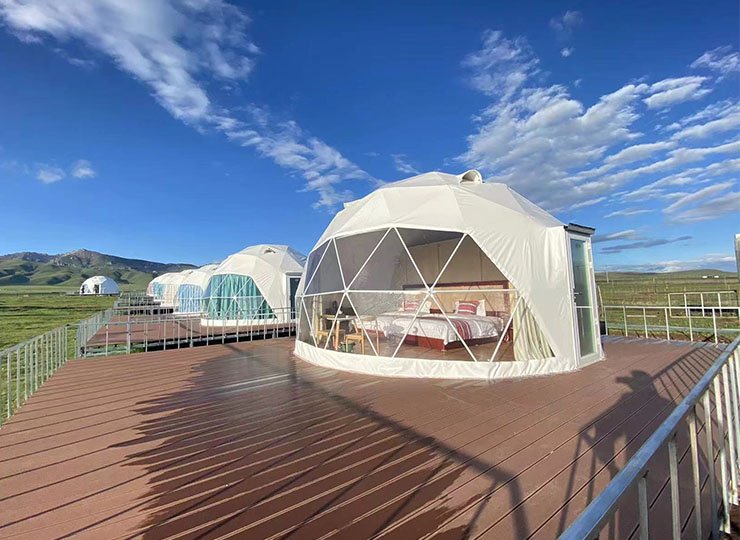 Luxurious hotel dome tent