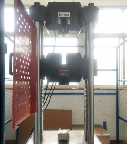 Hydraulic universal testing machine
