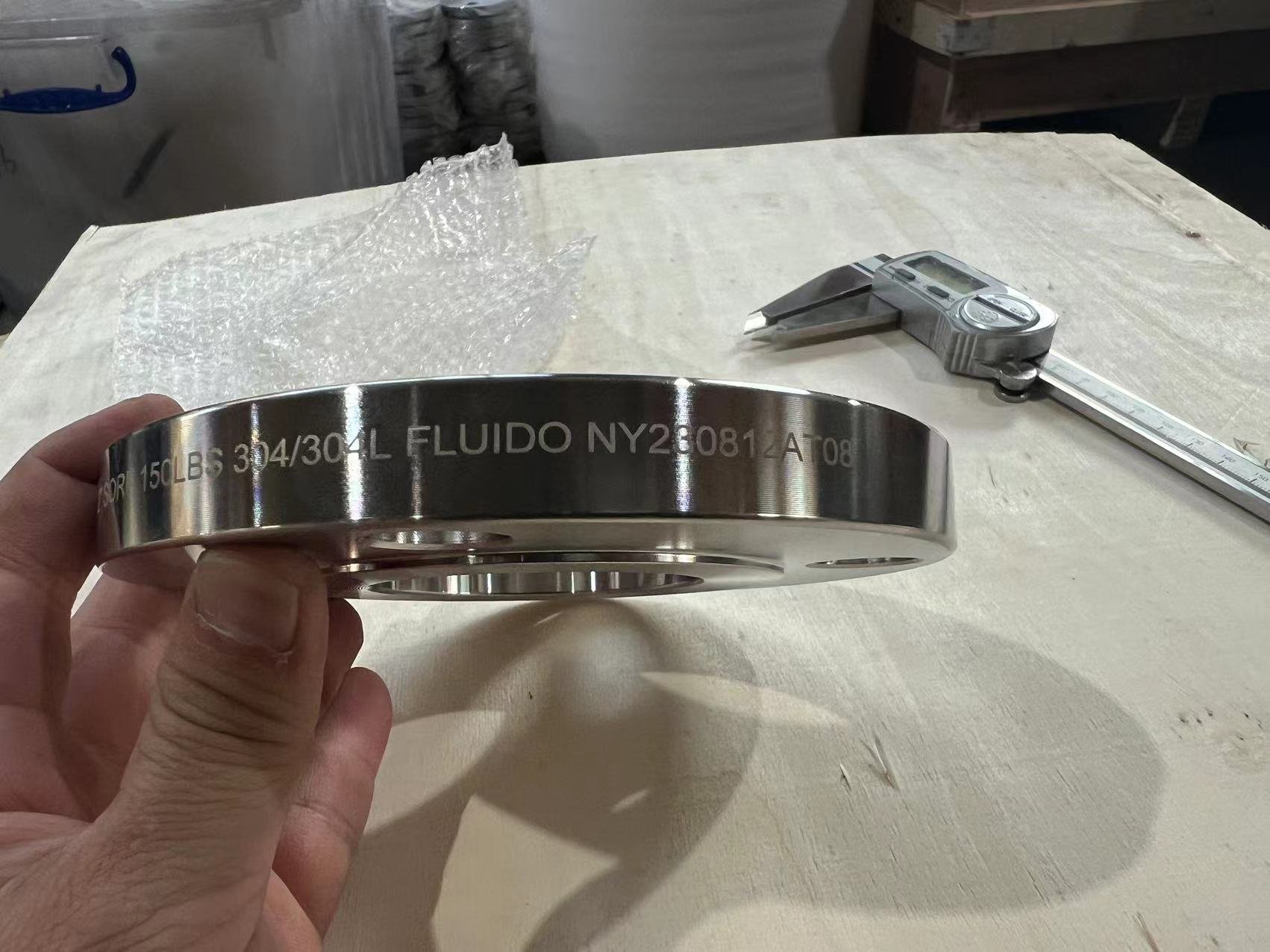 ASTM A105 2-1 / 2 ”SO CLASE 150 RF fluido ASTM A105 2-1 / 2 ”SO CLASE 150 RF fluido