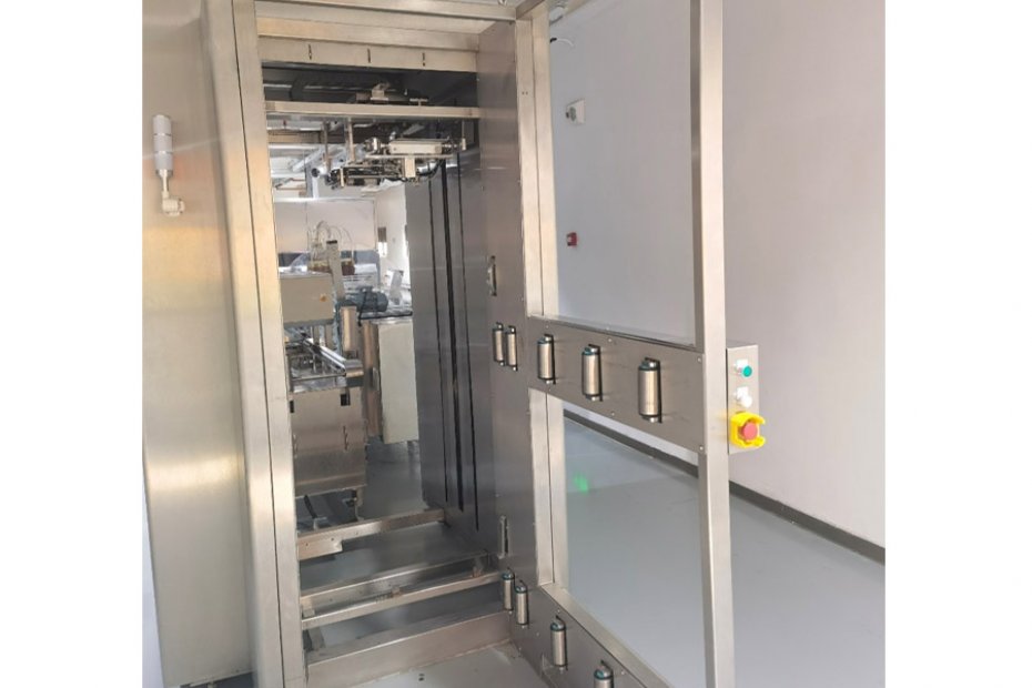 Automatic tray loading machine