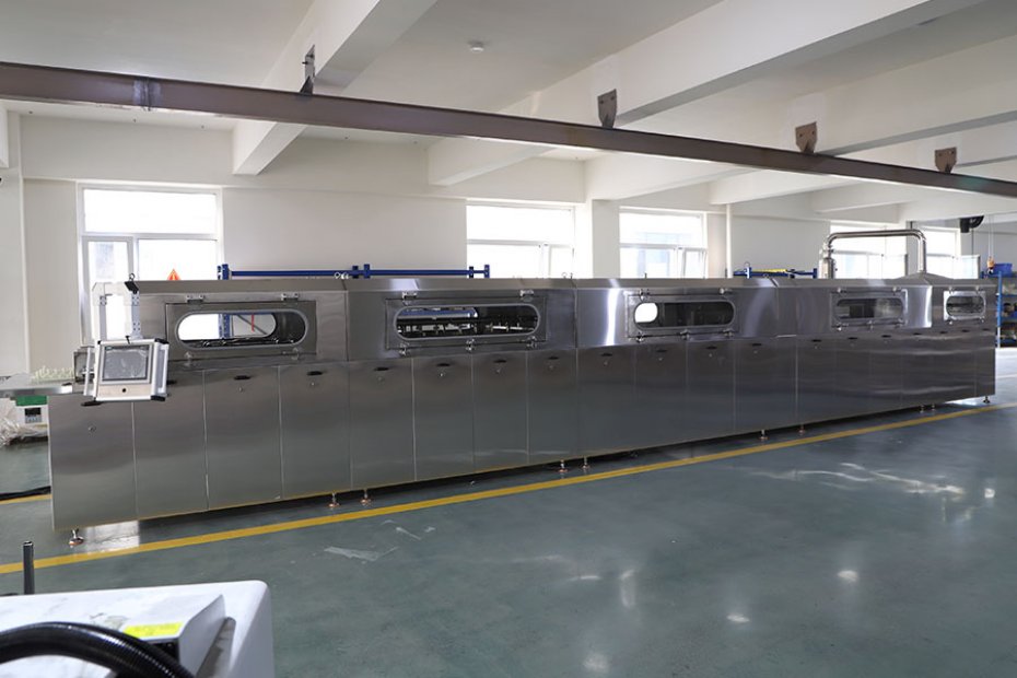 Egg tray sterilization and cleaning machine