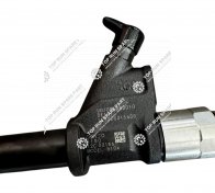 1.Injector VG1096080010 for WD615 Common Rail Injector Diesel Engine