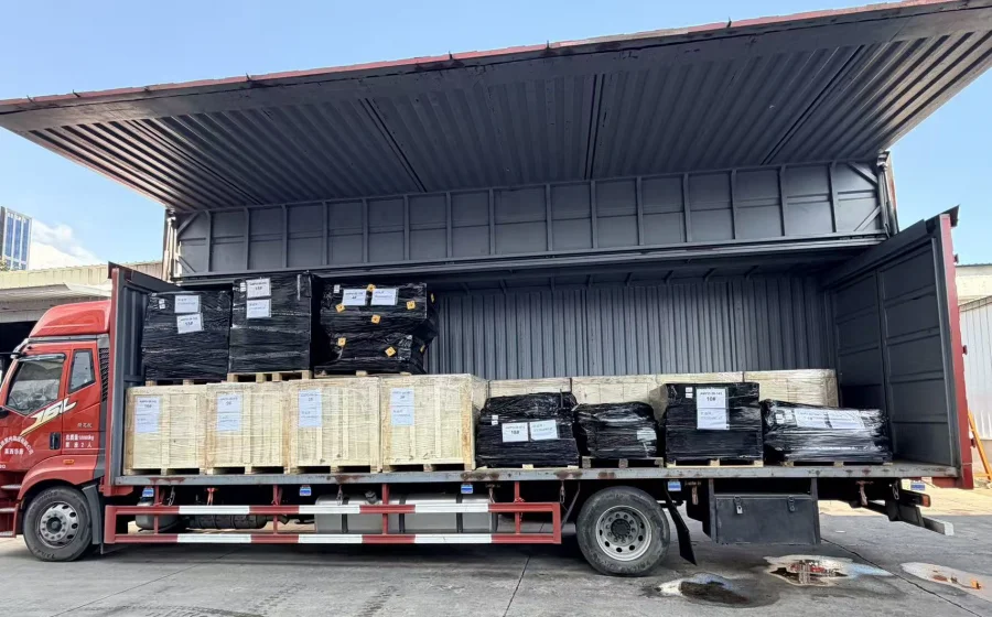 XCMG crane spare parts loaded on wing opening truck for South Africa shipment