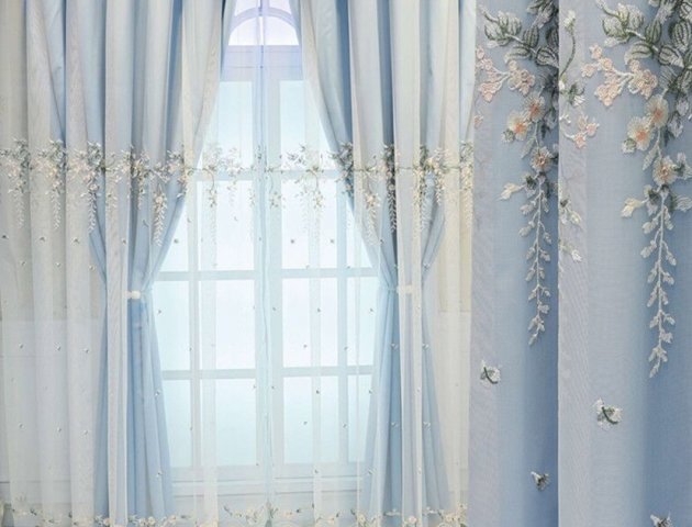 Eyelet curtain