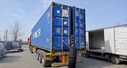 Debabrother has finished packing the last batch of goods before the festival and delivered them to the port. 