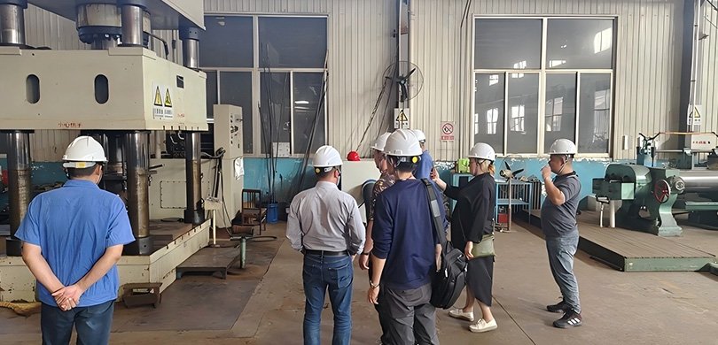 俄罗斯客户参观了我公司