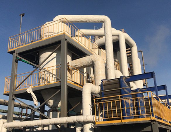 Plate-type quadruple-effect evaporator