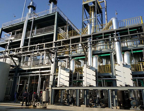 Plate triple-effect evaporator