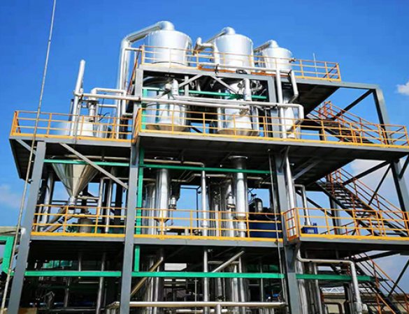 Tubular triple-effect evaporator