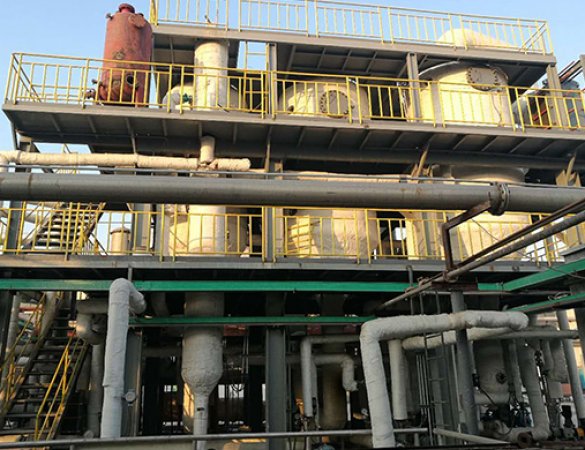 Forced circulation triple-effect evaporator