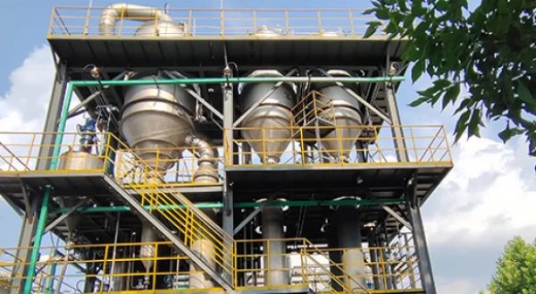 Falling film triple-effect evaporator