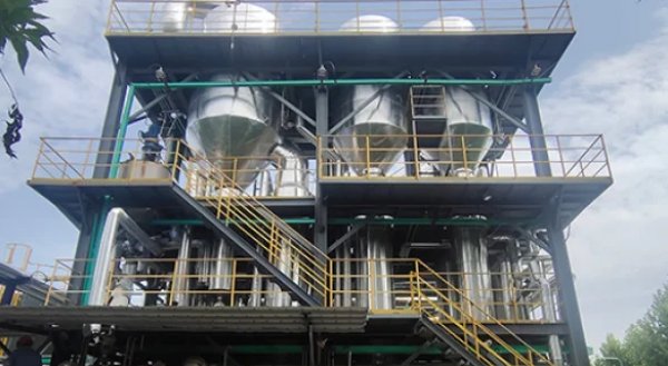 Falling film triple-effect evaporator