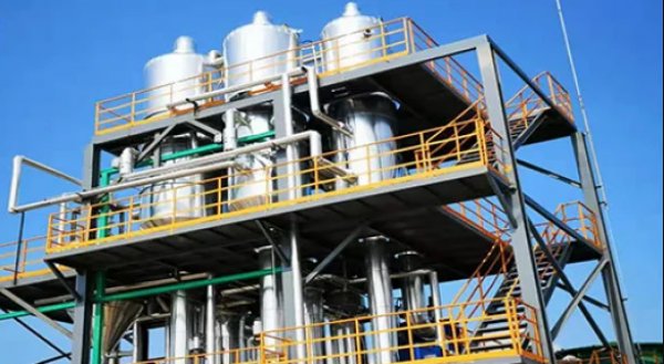 Tubular triple-effect evaporator