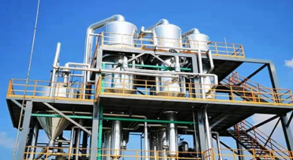 Tubular triple-effect evaporator