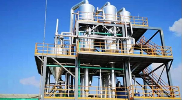 Tubular triple-effect evaporator