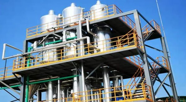 Tubular triple-effect evaporator