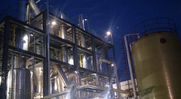 Plate triple-effect evaporator