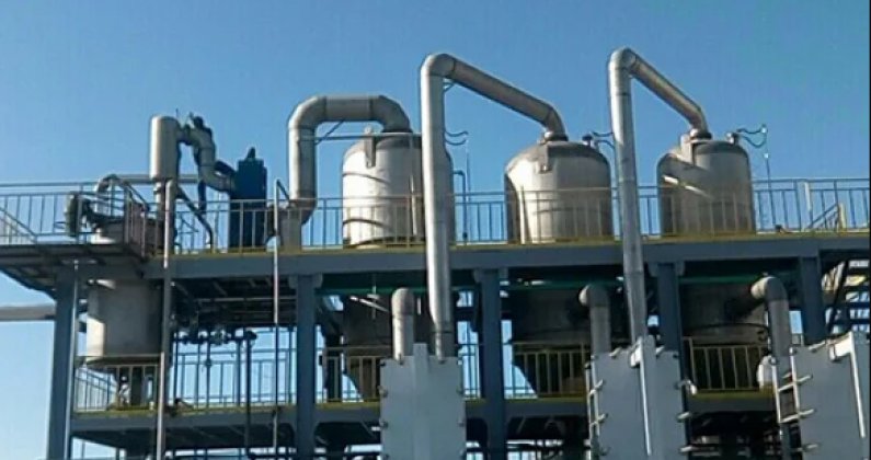 Plate triple-effect evaporator