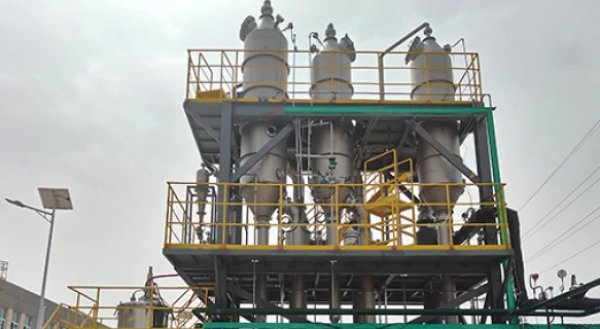 Forced circulation triple-effect evaporator