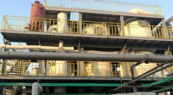 Forced circulation triple-effect evaporator