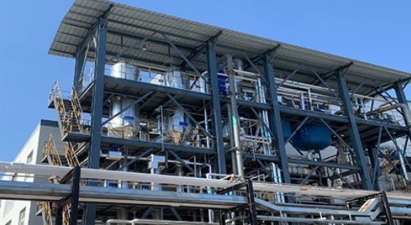 Forced circulation triple-effect evaporator