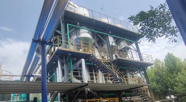 Falling film triple-effect evaporator