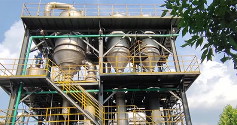 Falling film triple-effect evaporator