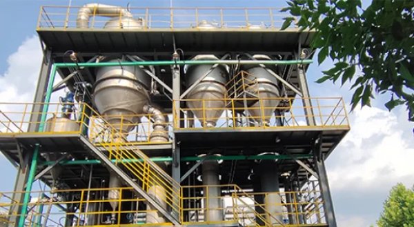 Falling film triple-effect evaporator