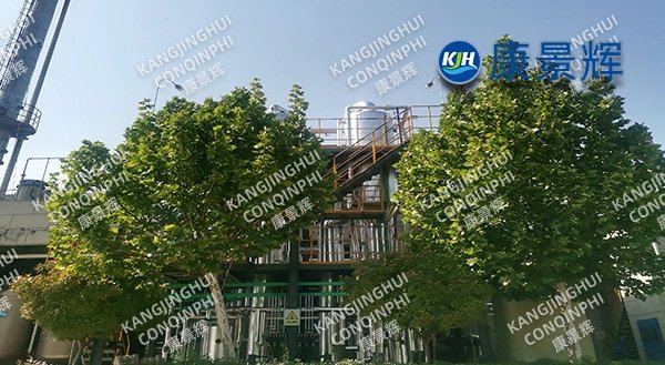 A 2t/h triple-effect evaporator for the pharmaceutical industry to process sodium chloride.