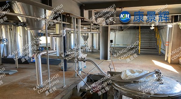 A 2t/h triple-effect evaporator for the pharmaceutical industry to process sodium chloride.