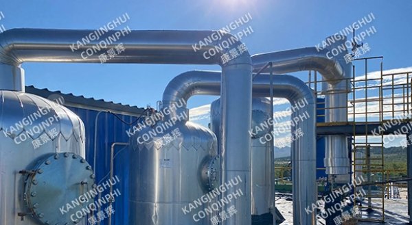 A 2t/h triple-effect evaporator for the pharmaceutical industry to process sodium chloride.
