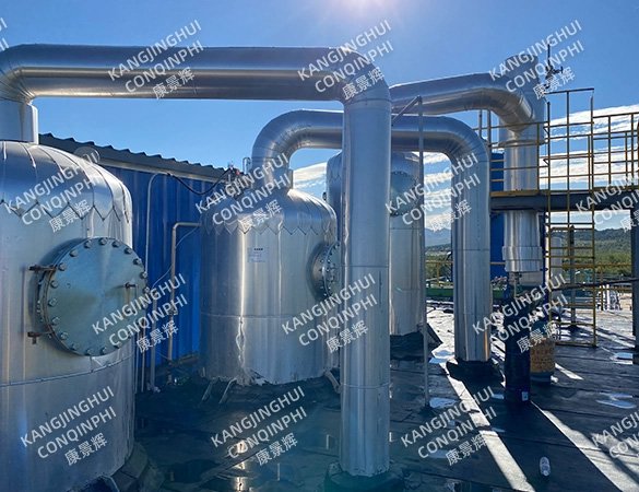A 2t/h triple-effect evaporator for the pharmaceutical industry to process sodium chloride.