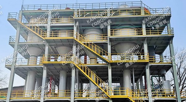 Falling-film evaporator for low-viscosity alkaline wastewater