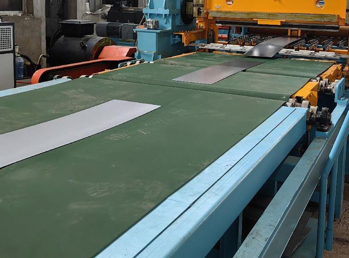Coil Leveling and Shearing Line