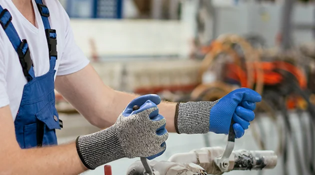 Cut-Resistant Gloves vs. Chemical-Resistant Gloves: Which Is Right for Your Job?