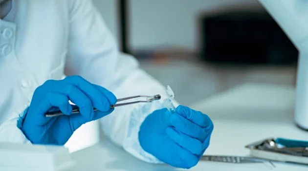 Chemical Workers Alert! The Life-or-Death Difference Between Nitrile & Latex Gloves in Acid/Alkaline Environments