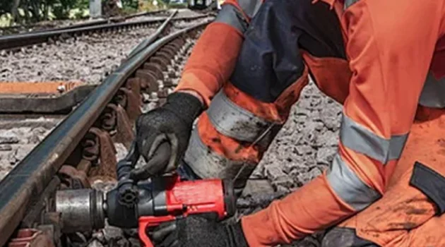 Railway Workers' Hand Guardians – Which One Do You Prefer?
