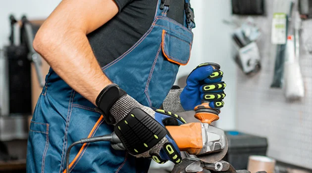Facing Mechanical Impact Hazards: Choose the Right Gloves for Peace of Mind