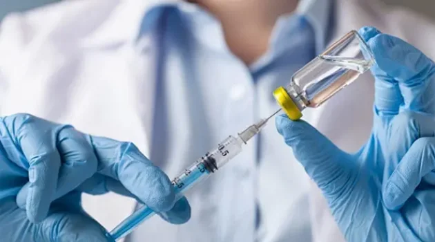 Safety Gloves: How to Choose Between Nitrile, Latex, and PVC