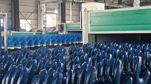 Dipped Glove Science: How the Right Coating Protects Safety and Comfort Across Every Industry
